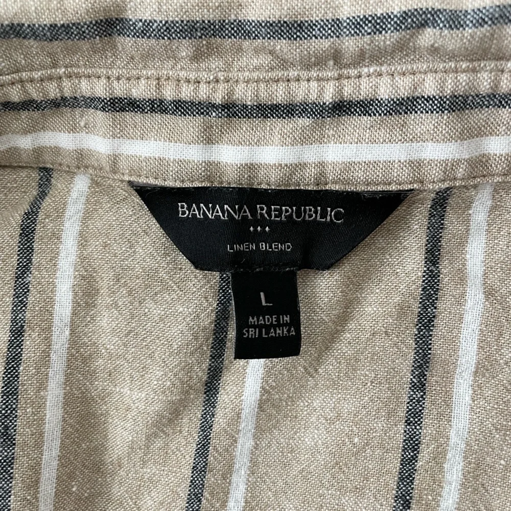 Banana Republic linen blend short sleeve button down shirt — size L - Picture 3 of 4